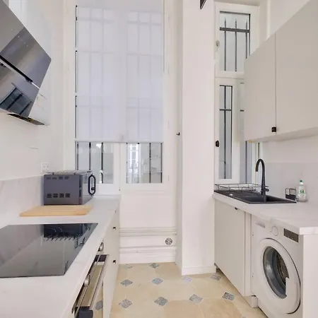 Apartment Renovated 1br Flat Near L Pradel Metro Station