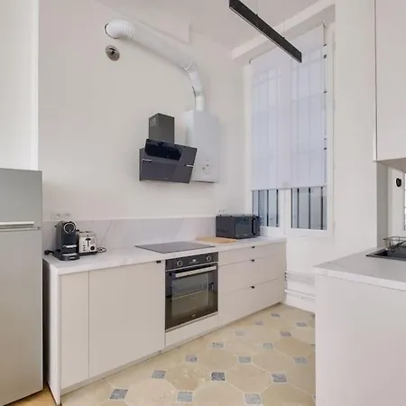 Apartment Renovated 1br Flat Near L Pradel Metro Station *