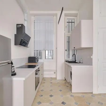 Renovated 1br Flat Near L Pradel Metro Station Apartment