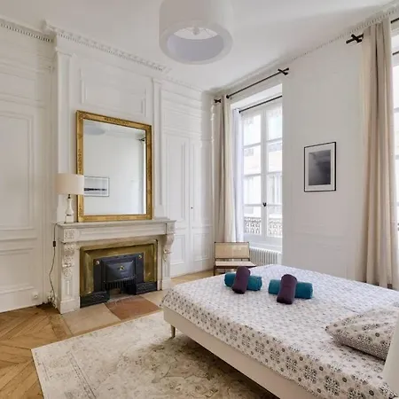 Apartment Renovated 1br Flat Near L Pradel Metro Station